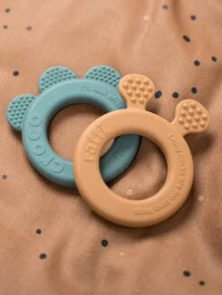 Doudou Plat Attache Sucette - DONE BY DEER Moutarde - Done By Deer 9 Doudou Plat Attache Sucette - DONE BY DEER Moutarde - Done By Deer -Jouets Séries Magasin doudou plat attache sucette done by deer 3