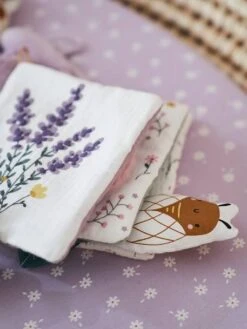 Livre D'activités En Gaze De Coton DOUCE PROVENCE Violet - Douce Provence - Vertbaudet -Jouets Séries Magasin livre dactivites en gaze de coton douce provence 2